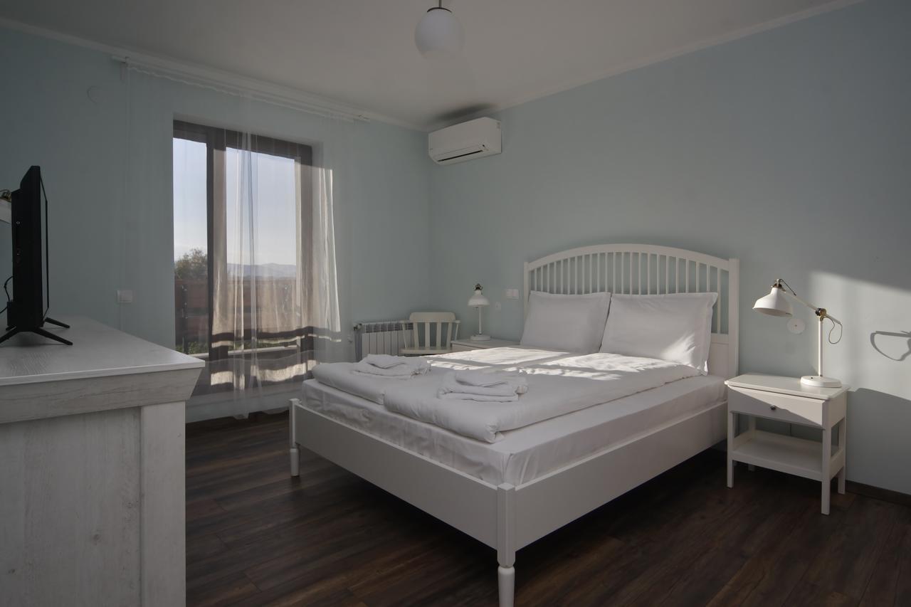 Esterra Vini Guest House Perushtitsa Buitenkant foto